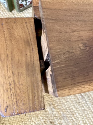 Paire de caissons bas en bois massif – tables de chevet ou bouts de canapé