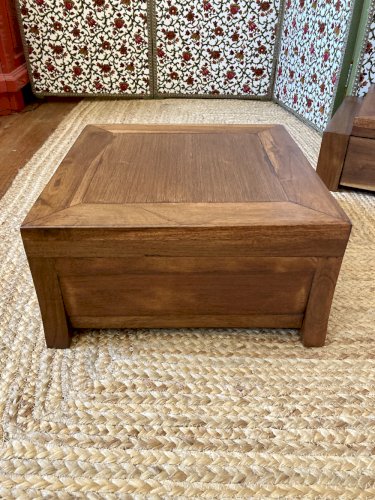 Paire de caissons bas en bois massif – tables de chevet ou bouts de canapé