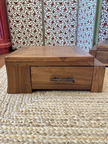 Paire de caissons bas en bois massif – tables de chevet ou bouts de canapé