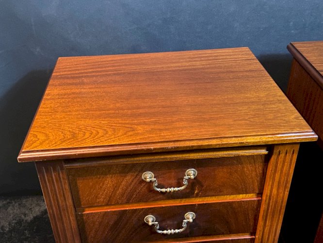 Paire de caissons de bureau, blocs de classement en acajou de style anglais