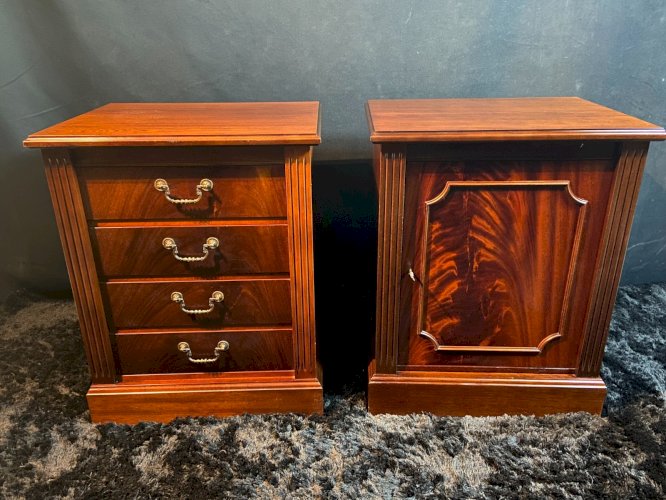 Paire de caissons de bureau, blocs de classement en acajou de style anglais