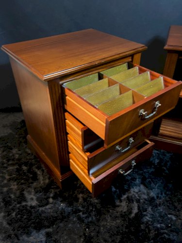 Paire de caissons de bureau, blocs de classement en acajou de style anglais