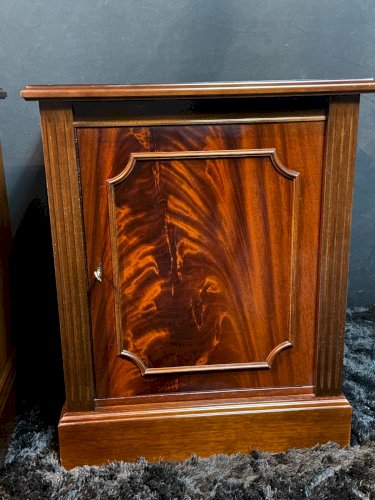 Paire de caissons de bureau, blocs de classement en acajou de style anglais