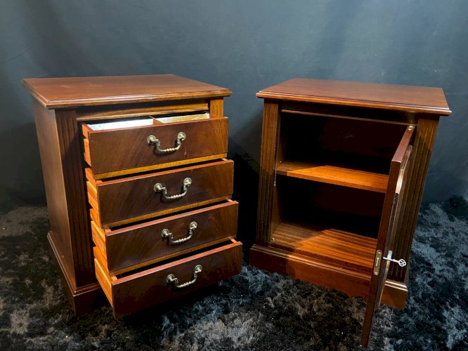 Paire de caissons de bureau, blocs de classement en acajou de style anglais