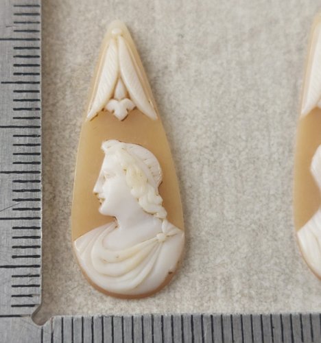 Paire de camées gouttes, sans armature ^