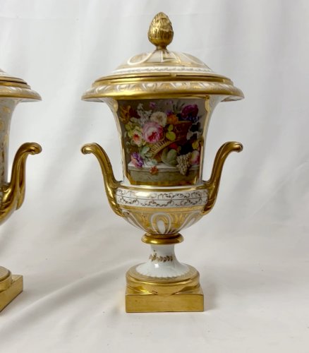 Paire de cassolettes Médicis en porcelaine de Paris vers 1830 – 4 saisons