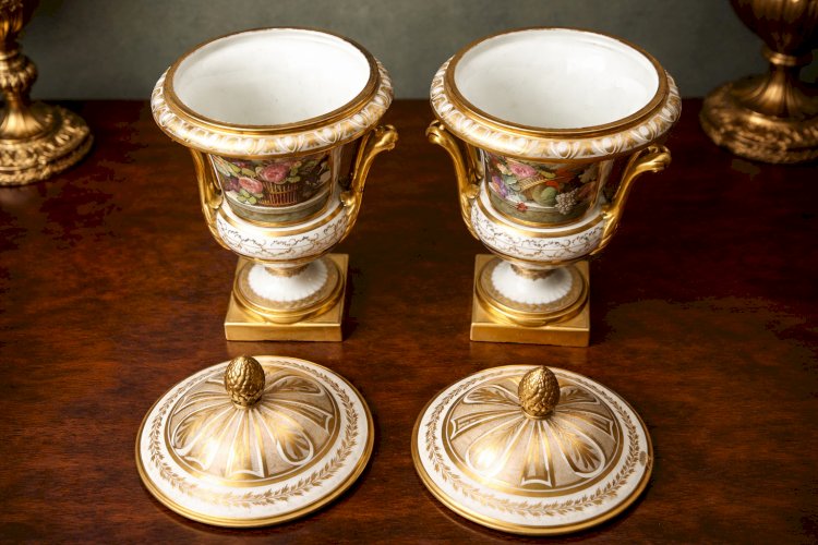 Paire de cassolettes Médicis en porcelaine de Paris vers 1830 – 4 saisons
