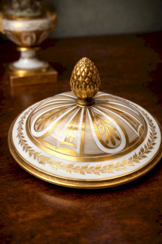 Paire de cassolettes Médicis en porcelaine de Paris vers 1830 – 4 saisons