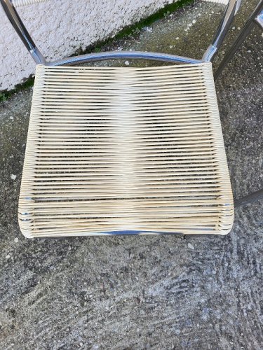 PAIRE DE CHAISES 1960 SCOUBIDOU BLANCHES ET CHROMEES