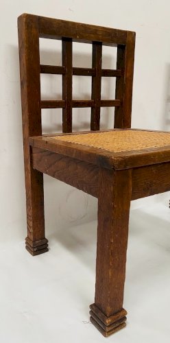 Paire de chaises architecturale en chêne massif XX siècle