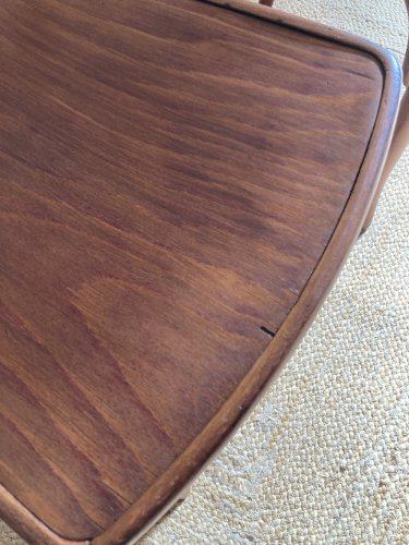 Paire de chaises bistrot en bois signées Thonet, années 1940