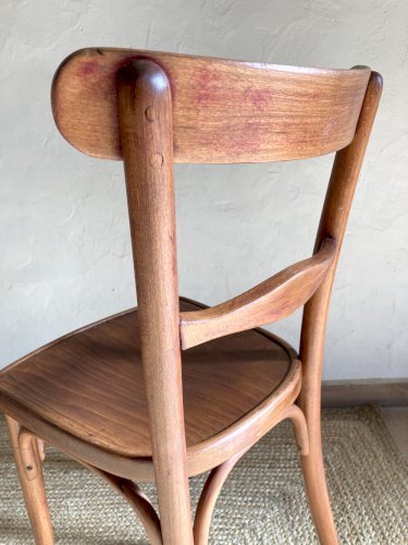 Paire de chaises bistrot en bois signées Thonet, années 1940