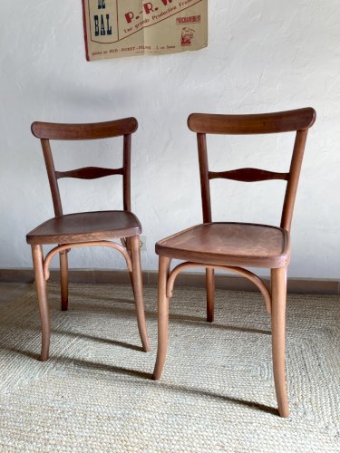 Paire de chaises bistrot en bois signées Thonet, années 1940