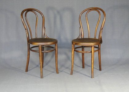Pair of KOHN bistro chairs No. 18 1/2 from 1900, wooden seat - No Thonet -