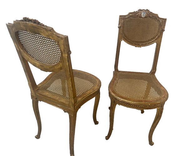 Paire de chaises de style Louis XVI en bois doré XX siècle