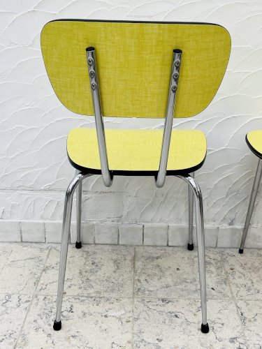 Paire de chaises en formica jaune et chrome vintage