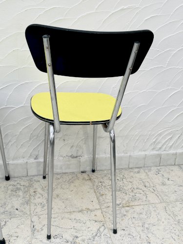 Paire de chaises en formica jaune et chrome vintage
