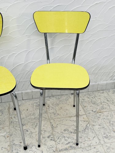 Paire de chaises en formica jaune et chrome vintage