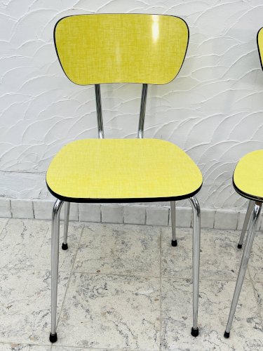 Paire de chaises en formica jaune et chrome vintage