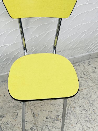Paire de chaises en formica jaune et chrome vintage