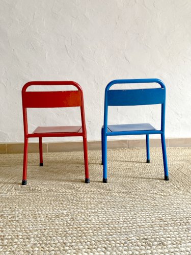 Paire de chaises Mullca maternelles en métal et bois peint en rouge et bleu, années 1950