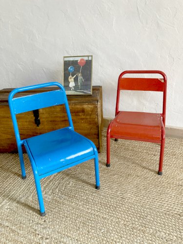 Paire de chaises Mullca maternelles en métal et bois peint en rouge et bleu, années 1950