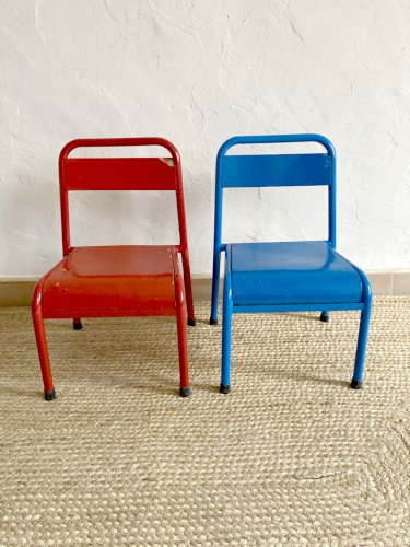 Paire de chaises Mullca maternelles en métal et bois peint en rouge et bleu, années 1950