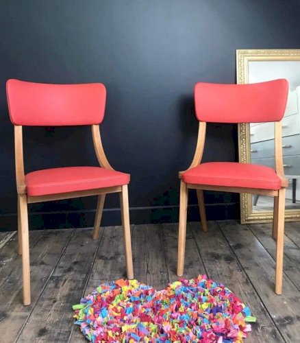 Paire de chaises vintage bois massif et skaï années 60, Meubles sièges anciens