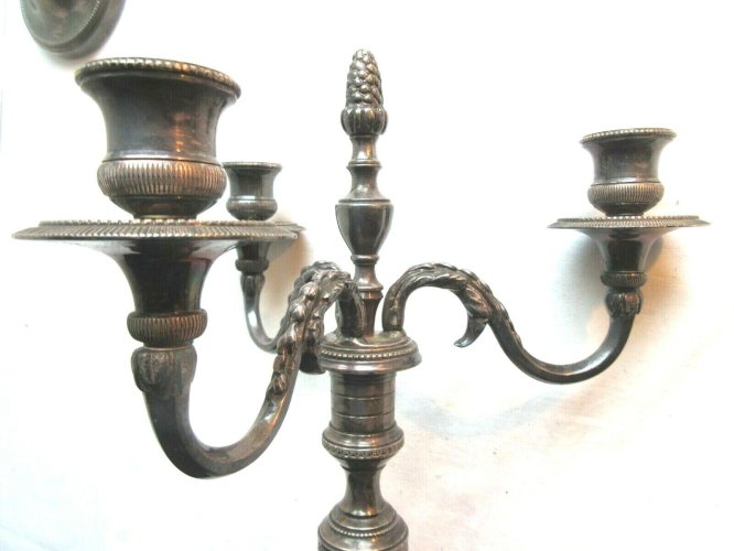 Paire de chandeliers à 3 bras et 3 bougeoirs, bronze argenté signé CHRYSALIA 20