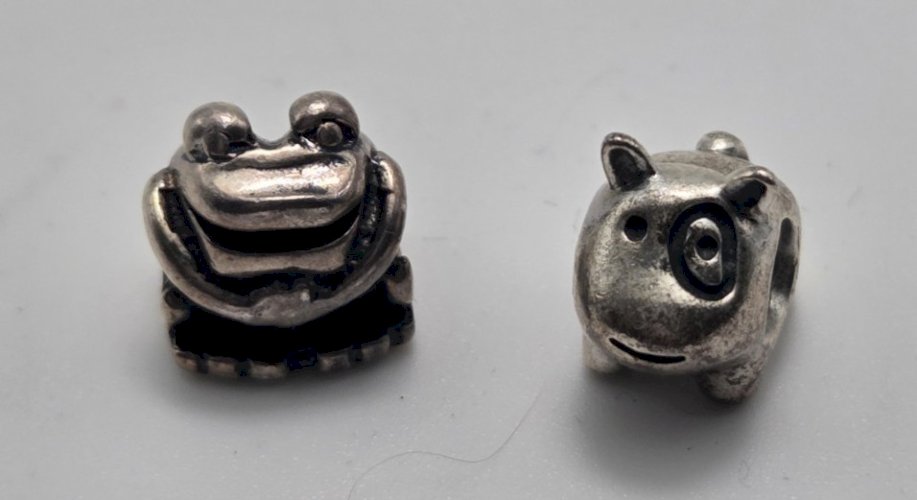 Paire de charms, grenouille Trollbeads + chien Pandora, argent massif ^