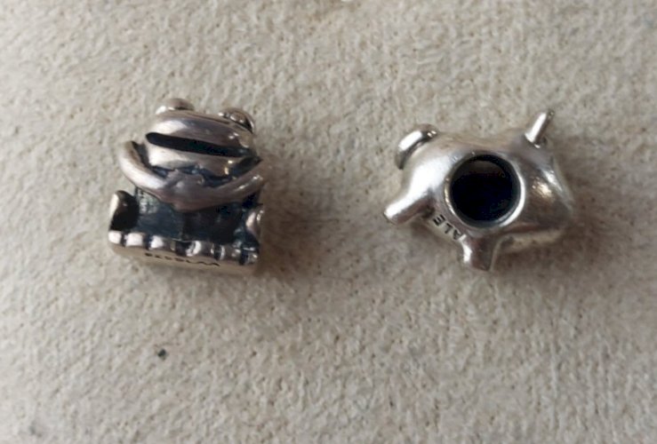 Paire de charms, grenouille Trollbeads + chien Pandora, argent massif ^