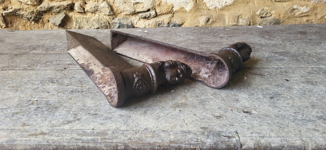 Paire de chenets en fonte XIXème