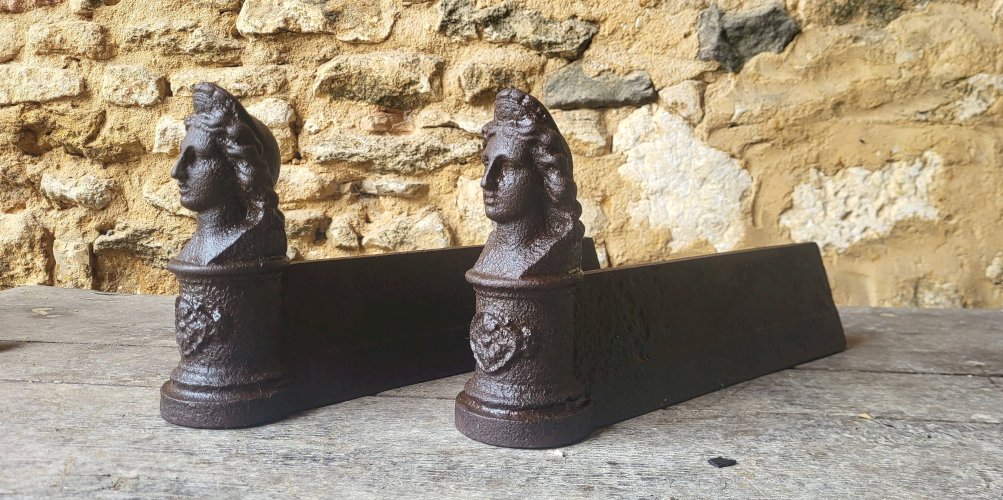 Paire de chenets en fonte XIXème