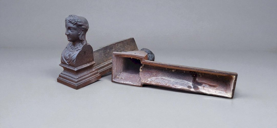 Paire de chenets en fonte