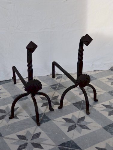Paire de chenets vintage métal et fonte motif coquillage