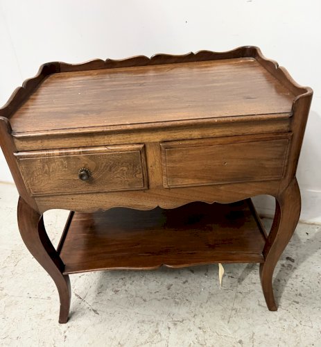 Paire de chevet de style Louis XV en noyer massif XX siècle