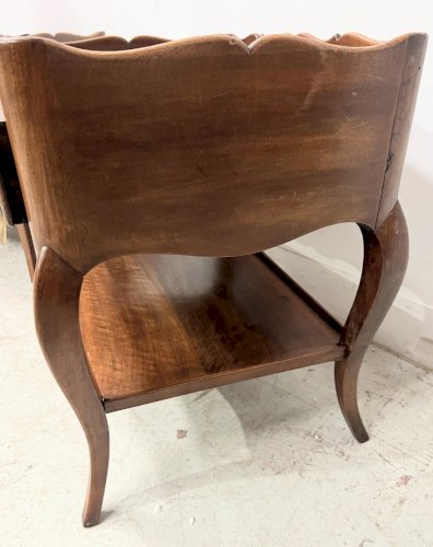 Paire de chevet de style Louis XV en noyer massif XX siècle