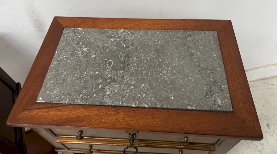 Paire de chevets de style Louis XVI en acajou et placage XX siècle