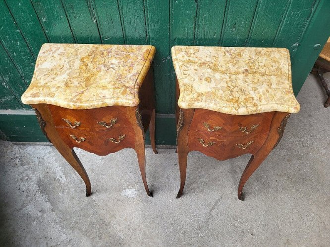 PAIRE DE CHEVETS EN BOIS DE ROSE PLATEAU MARBRE