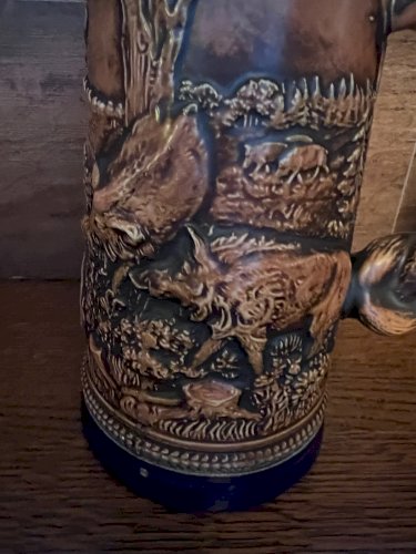 Paire de chopes à bière allemandes – “Waidmanns Heil” – Relief chasse