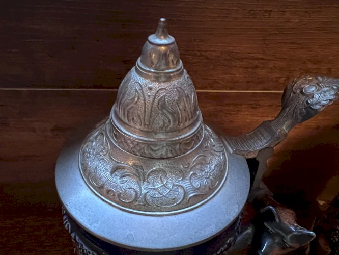 Paire de chopes à bière allemandes – “Waidmanns Heil” – Relief chasse