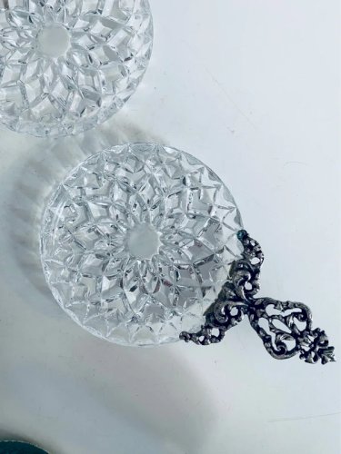 Paire de Coupelles Beurriers Vintage Verre et Poignées Baroque en Étain / Métal
