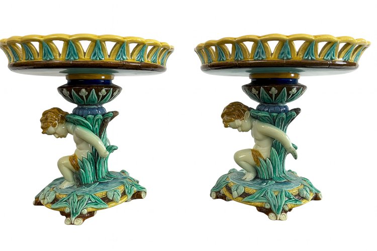 Paire de coupes en barbotine ancienne avec putti | Majolique XIXe siècle