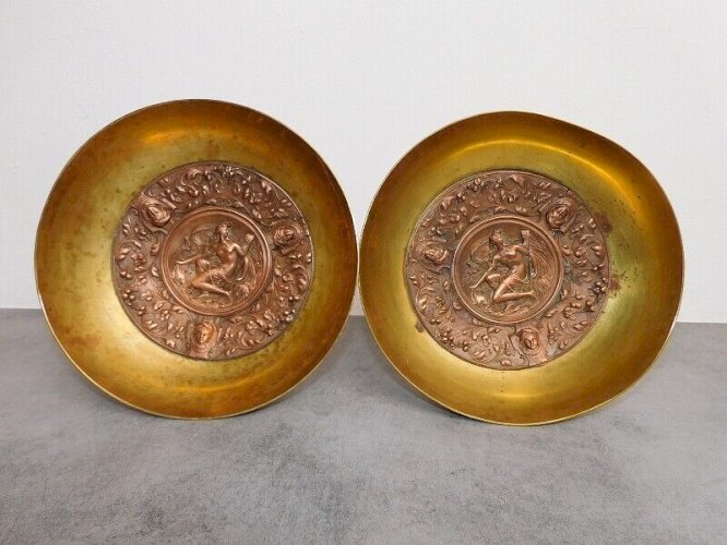 PAIRE DE COUPES OU CASSOLETTES EN BRONZE ET LAITON DU XIX ème SIECLE