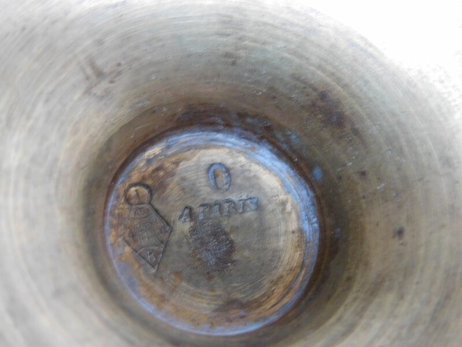 PAIRE DE COUPES OU CASSOLETTES EN BRONZE ET LAITON DU XIX ème SIECLE