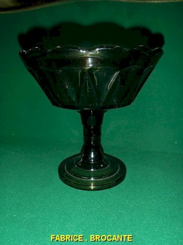 PAIRE DE COUPES OU COMPOTIERS EN VERRE