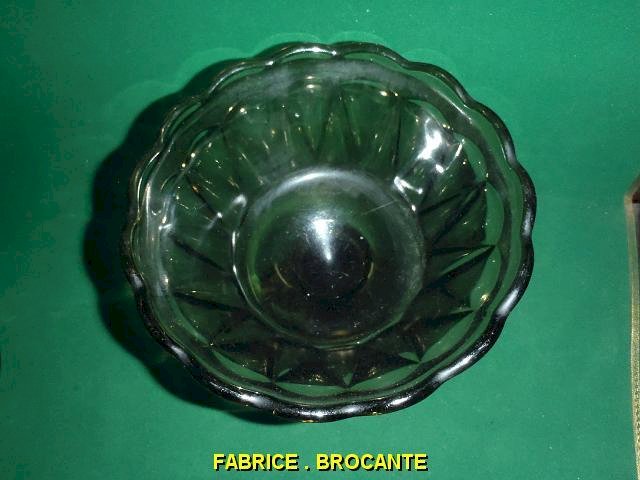 PAIRE DE COUPES OU COMPOTIERS EN VERRE