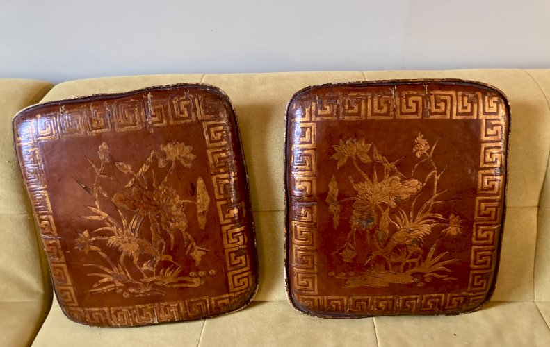 Paire de coussins en cuir laqué à décor de héron et de feuillage - Vietnam début XXe 