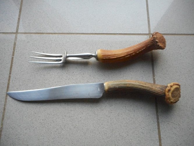 PAIRE DE COUVERTS A DECOUPER MANCHE CORNE DE CHEVREUIL