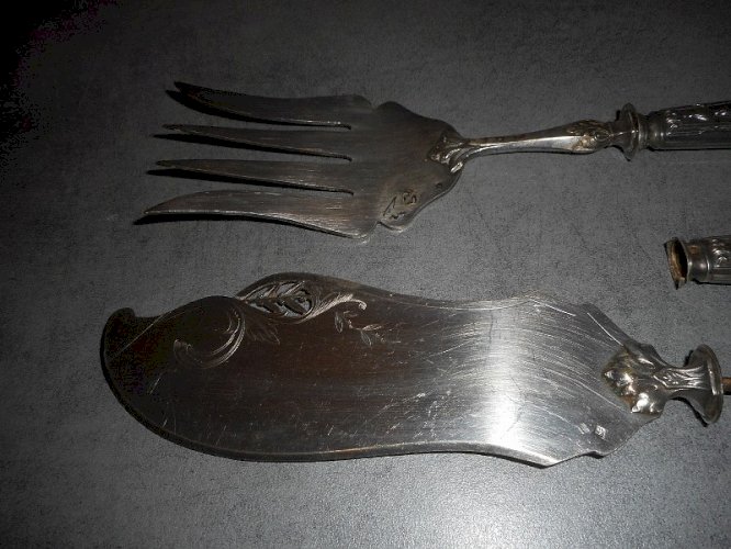 PAIRE DE COUVERTS A SERVIR EN ARGENT FOURRE DE 247.7 GRAMMES
